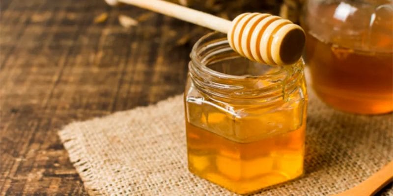 أهم 10 فوائد لتناول العسل على الريق للنساء والرجال